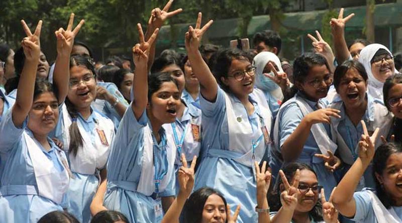 এসএসসির খাতা পুনঃনিরীক্ষণের ফল প্রকাশ:  ফেল থেকে পাস ৩৬৬৬ শিক্ষার্থী , নতুন করে জিপিএ ৫ পেয়েছে ২৭৪০