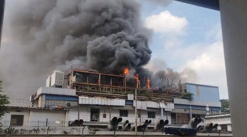 মহাখালীর আগুন লাগা ভবনে আছে বৈদ্যুতিক সাব-স্টেশন