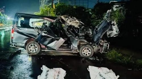 চট্টগ্রামে বিয়ের অনুষ্ঠান শেষে ফেরার পথে সড়ক দুর্ঘটনায় নিহত ৪
