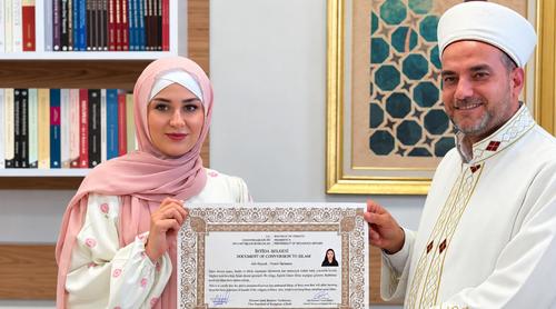 আজানে মুগ্ধ হয়ে ইউক্রেনীয় নারীর ইসলাম গ্রহণ
