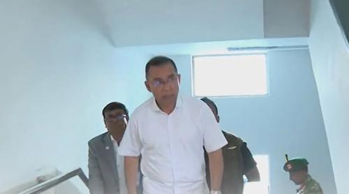 লিফট রেখে সিঁড়ি বেয়ে কৃষি মন্ত্রণালয়ের বৈঠকে প্রধানমন্ত্রী