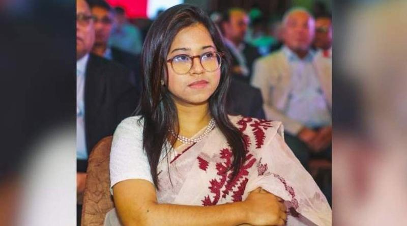 ঢাবির এক শিক্ষকের পড়ানোকে বিটিভির খবরের সঙ্গে তুলনা করতাম: মনিরা শারমিন