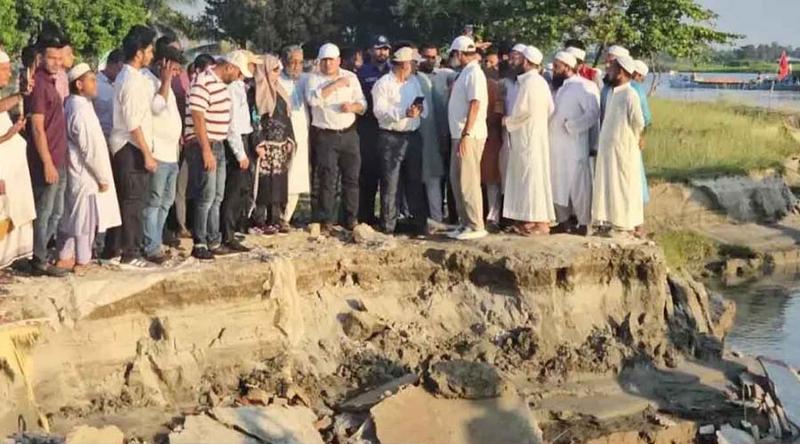 এশার নামাজ পড়ে যান মুসল্লিরা, ফজরে এসে দেখেন ‘মসজিদ নেই’