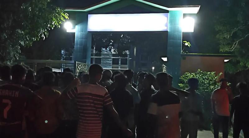 ছাত্রদল নেতার নিবন্ধনহীন বাইক আটক করায় এসপি কার্যালয় ঘেরাও
