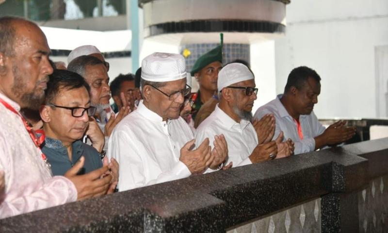শাহজালাল (রহ.)-এর মাজার জিয়ারত করলেন রাষ্ট্রপতি