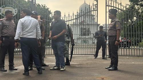 ট্রাইব্যুনালে ৭ আসামির মৃত্যুদণ্ডের পরই সুপ্রিম কোর্টের সামনে ককটেল বিস্ফোরণ
