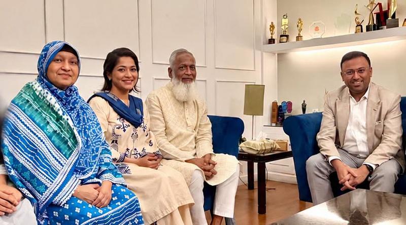 প্রধানমন্ত্রীর পক্ষ থেকে বাঁধনের খোঁজ নিতে বাসায় পররাষ্ট্র প্রতিমন্ত্রী