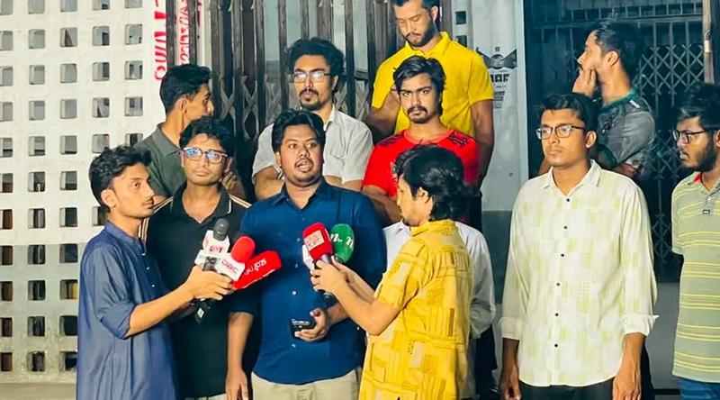 ঢাবিতে ককটেল বিস্ফোরণ, প্রক্টরকে জাতীয় ছাত্রশক্তির ৩ দফা দাবি