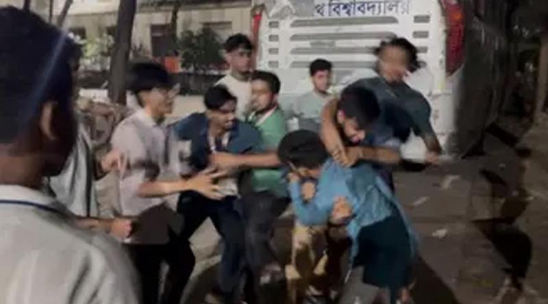 ‎জবিতে মধ্যরাতে ছাত্রদলের দুই গ্রুপের সংঘর্ষ, আহত ৩