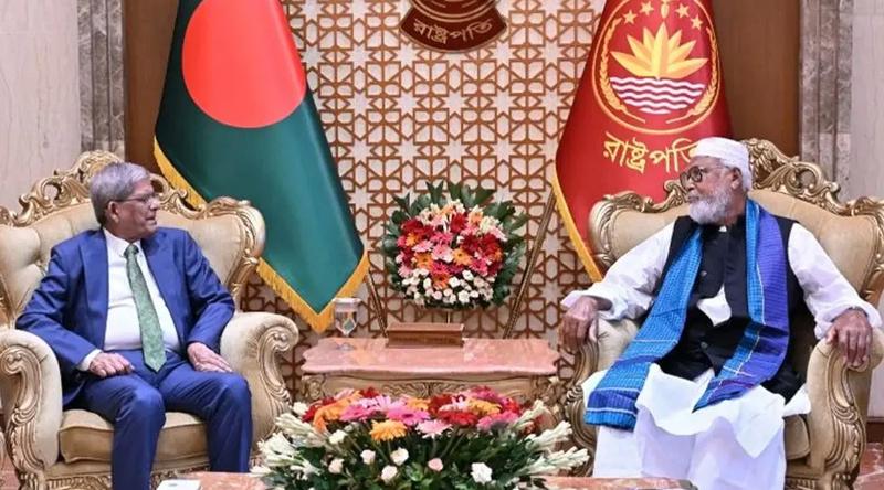 রাষ্ট্রপতির সঙ্গে বীর মুক্তিযোদ্ধা কাদের সিদ্দিকীর সৌজন্য সাক্ষাৎ