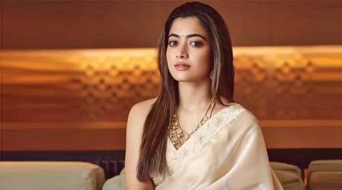 ঐশ্বরিক সান্নিধ্যে দাঁড়িয়ে আছি: রাশমিকা