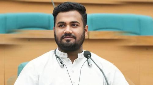 পরীক্ষা চলাকালে শৌচাগারে যাওয়ার কথা বলে ফোন হাতে ধরা, শাস্তি পেলেন ডাকসু নেতা