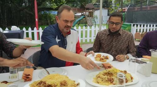 ইকবালের বিখ্যাত কাচ্চি বিরিয়ানি, সেই স্বাদ : মা‌র্কিন রাষ্ট্রদূত