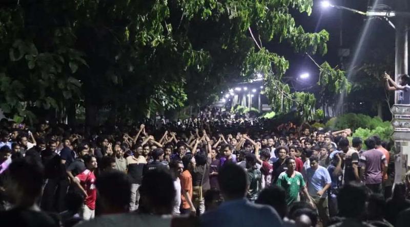 চুয়েটে উপাচার্য পরিবর্তনের প্রতিবাদে শিক্ষার্থীদের বিক্ষোভ, ভবনে তালা