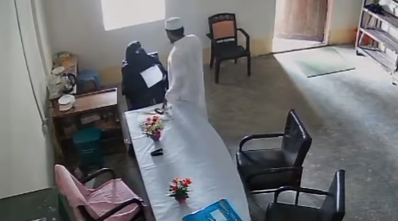 মাদ্রাসা শিক্ষকের সঙ্গে শিক্ষার্থীর অন্তরঙ্গ ভিডিও ভাইরাল, সমালোচনার ঝড়