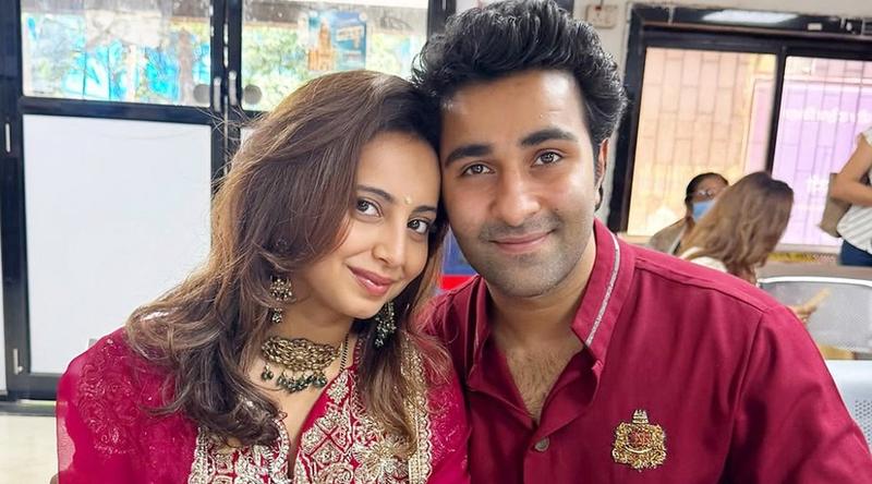 অভিনেত্রীকে বিয়ের দেড় বছর পর রেজিস্ট্রি, কারণ জানালেন অভিনেতা