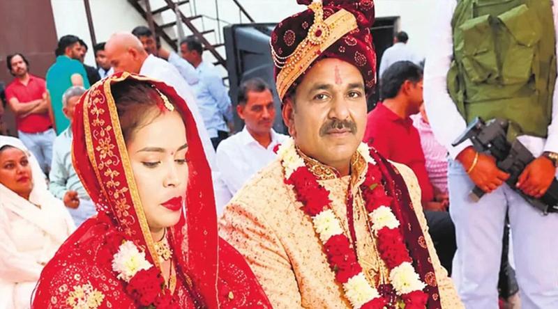 প্যারোলে বেরিয়ে বিয়ে, ১২ ঘণ্টা পরই কারাগারে ফিরলেন বর