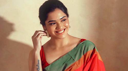 চাঁদাবাজির অভিযোগে গ্রেপ্তার অভিনেত্রী বর্ষিণী