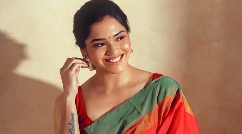 চাঁদাবাজির অভিযোগে গ্রেপ্তার অভিনেত্রী বর্ষিণী