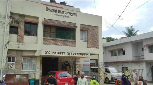 সরকারি হাসপাতালের সামনে দুই দিন ধরে পড়ে ছিলেন নারী