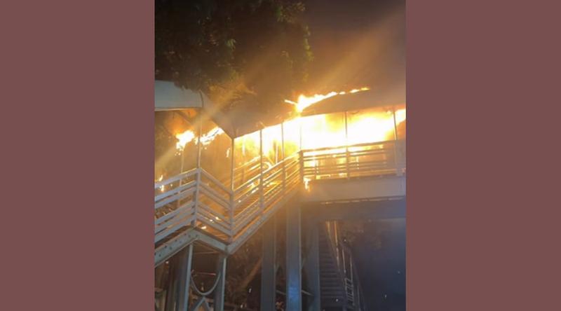 রাজধানীর কাকলীতে মধ্যরাতে ফুটওভার ব্রিজে অগ্নিকাণ্ড
