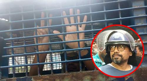 হাজিরা দিয়ে পলক হাত উঁচিয়ে বললেন, ‘জং ধরা হ্যান্ডকাফে রক্তাক্ত হাত’