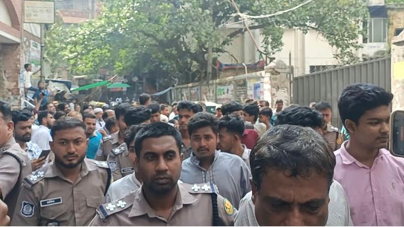 হাসিনার জন্মদিনের কেক কাটতে গিয়ে গ্রেপ্তার ১৫ নিষিদ্ধ ছাত্রলীগ কর্মী রিমান্ডে