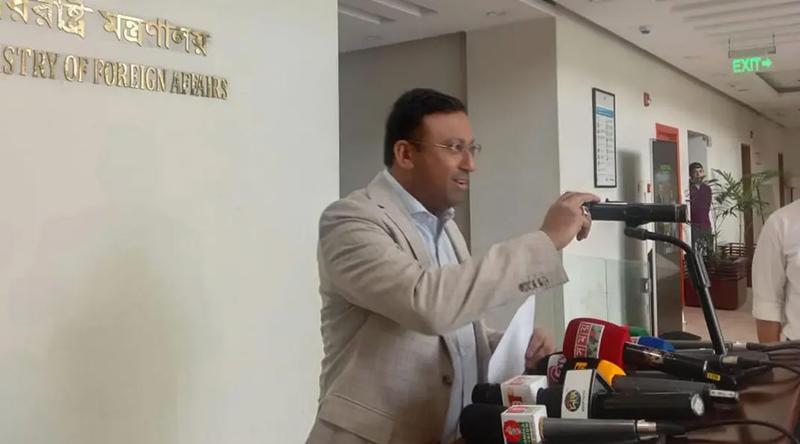 শেখ হা‌সিনা বাংলাদেশে আসার আর কোনো চান্স নাই: হুমায়ুন ক‌বির