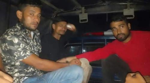 চাঁদা চেয়ে হুমকি, খুলনায় অস্ত্রসহ আটক ৩