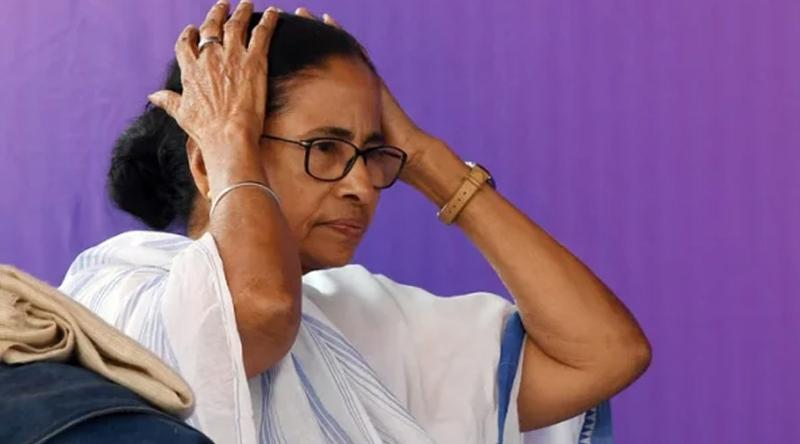 বাড়ি থেকেই বের হতে পারছি না: মমতা